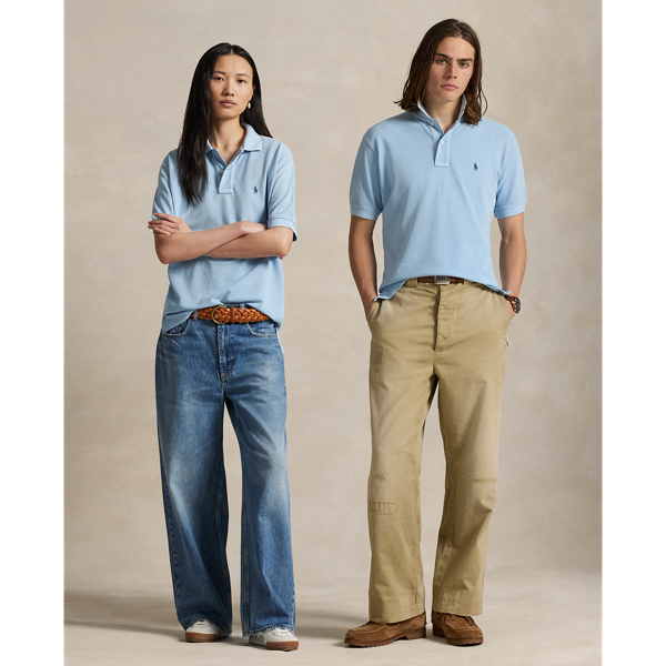 An American style standard since 1972, the Polo shirt has been imitated but never matched. Over the decades, Ralph Lauren Lauren has re-imagined his signature style in a wide array of colours and fits, yet all retain the quality and attention to detail of the initial icon. Treated for a timeworn look, this version is cut in our Original Fit, which is slightly more relaxed on the shoulder than our Classic Fit and has a longer back length.