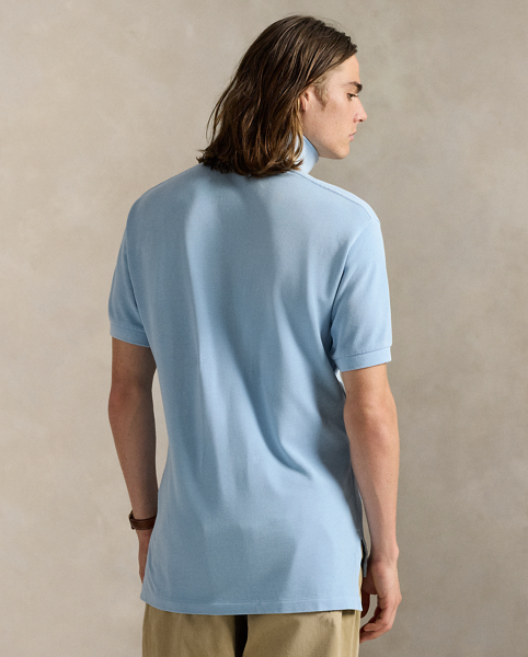 An American style standard since 1972, the Polo shirt has been imitated but never matched. Over the decades, Ralph Lauren Lauren has re-imagined his signature style in a wide array of colours and fits, yet all retain the quality and attention to detail of the initial icon. Treated for a timeworn look, this version is cut in our Original Fit, which is slightly more relaxed on the shoulder than our Classic Fit and has a longer back length.