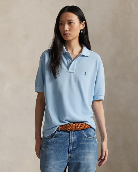 An American style standard since 1972, the Polo shirt has been imitated but never matched. Over the decades, Ralph Lauren Lauren has re-imagined his signature style in a wide array of colours and fits, yet all retain the quality and attention to detail of the initial icon. Treated for a timeworn look, this version is cut in our Original Fit, which is slightly more relaxed on the shoulder than our Classic Fit and has a longer back length.