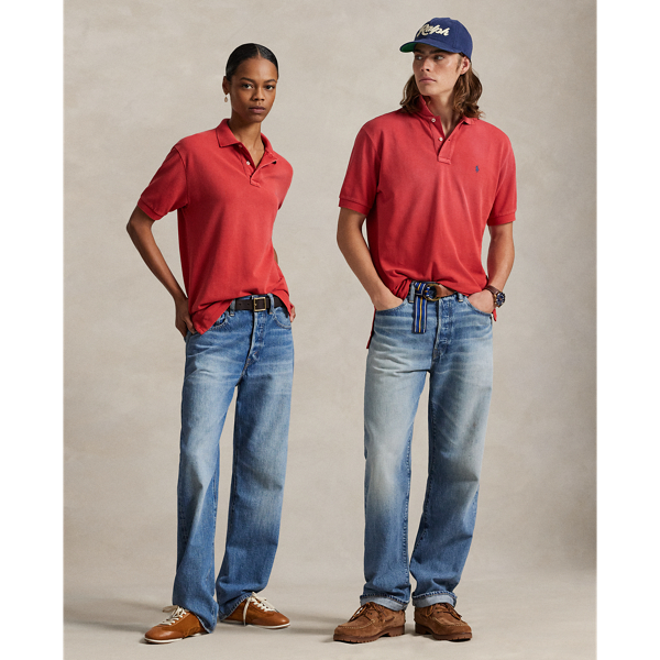 An American style standard since 1972, the Polo shirt has been imitated but never matched. Over the decades, Ralph Lauren Lauren has re-imagined his signature style in a wide array of colours and fits, yet all retain the quality and attention to detail of the initial icon. Treated for a timeworn look, this version is cut in our Original Fit, which is slightly more relaxed on the shoulder than our Classic Fit and has a longer back length.