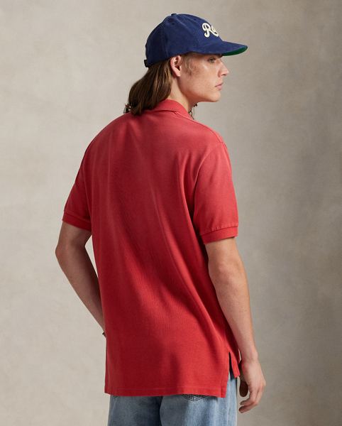 An American style standard since 1972, the Polo shirt has been imitated but never matched. Over the decades, Ralph Lauren Lauren has re-imagined his signature style in a wide array of colours and fits, yet all retain the quality and attention to detail of the initial icon. Treated for a timeworn look, this version is cut in our Original Fit, which is slightly more relaxed on the shoulder than our Classic Fit and has a longer back length.