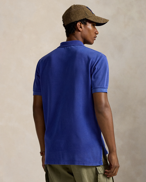 An American style standard since 1972, the Polo shirt has been imitated but never matched. Over the decades, Ralph Lauren Lauren has re-imagined his signature style in a wide array of colours and fits, yet all retain the quality and attention to detail of the initial icon. Treated for a timeworn look, this version is cut in our Original Fit, which is slightly more relaxed on the shoulder than our Classic Fit and has a longer back length.