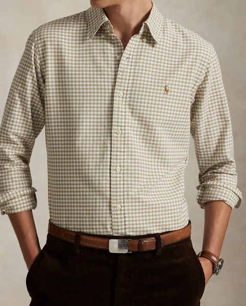 The oxford shirt made its debut very early in Ralph Lauren Lauren’s designs, and since then, it has solidified its status as a pillar of the Polo look. Our fabric is developed with a secret wash, giving it instant character, ease and a heathered softness – what we refer to as "the perfect rumple". The formula is so unique that it's been kept in a safe for more than three decades. Today, Mr Lauren continues to create countless variations of his iconic shirt, including this trim version, which is embroidered with our multicoloured signature Pony.