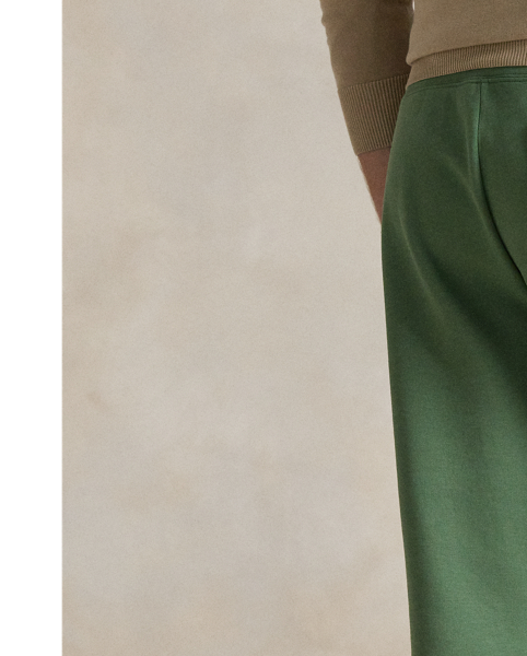 Smooth double-knit fabric gives these trousers a sleek upgrade, making them a modern addition to your wardrobe.