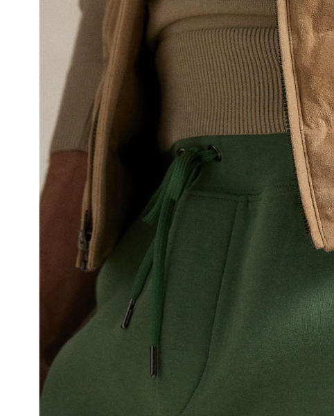 Smooth double-knit fabric gives these trousers a sleek upgrade, making them a modern addition to your wardrobe.