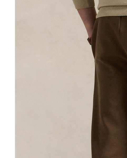 Smooth double-knit fabric gives these trousers a sleek upgrade, making them a modern addition to your wardrobe.