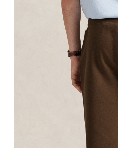 Smooth double-knit fabric gives these trousers a sleek upgrade, making them a modern addition to your wardrobe.