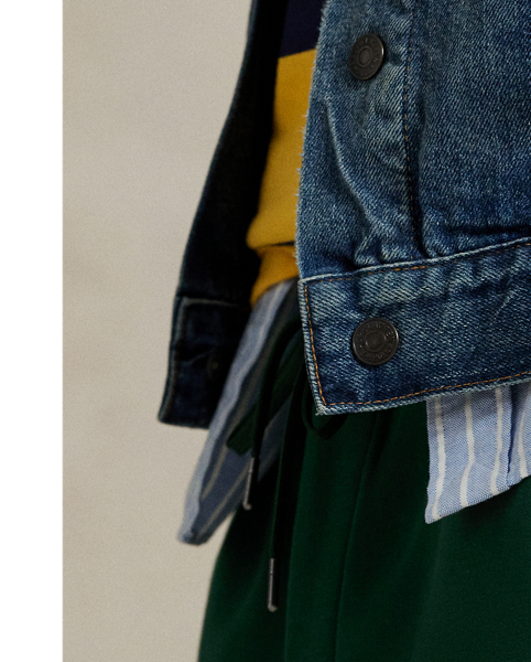 Smooth double-knit fabric gives these trousers a sleek upgrade, making them a modern addition to your wardrobe.