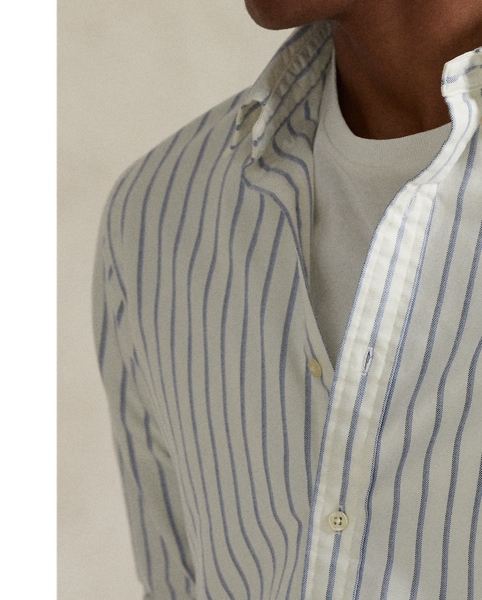 The oxford shirt made its debut very early in  Ralph Lauren Lauren’s designs, and since then, it has solidified its status as a pillar of the Polo look. Today, Mr Lauren continues to create countless variations of his iconic shirt, including this trim version, which is finished with a multicoloured signature embroidered Pony.