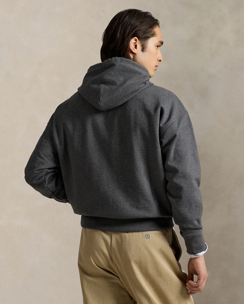 In heavyweight fleece, this cotton-blend hoodie features our logo and the iconic Polo Pony.