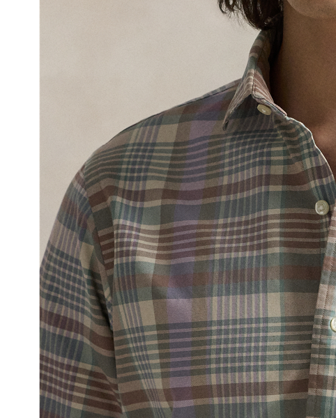 The oxford shirt made its debut at the beginning of the  Ralph Lauren Lauren brand, and since then it has solidified its status as a pillar of the Polo look. Today, Mr. Lauren continues to design countless variations of his iconic shirt, including this tattersall version that is finished with our multicoloured signature Pony.