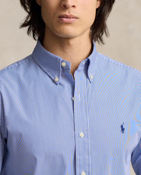This shirt's poplin combines soft, breathable cotton with extra stretch for added comfort.