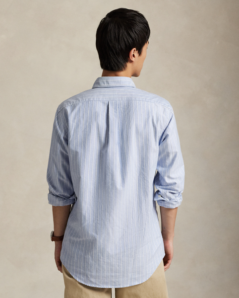 The oxford shirt made its debut at the beginning of the Ralph Lauren Lauren brand, and since then it has solidified its status as a pillar of the Polo look. Today, Mr Lauren continues to design countless variations of his iconic shirt, including this Custom Fit striped version that is finished with our multicoloured signature Pony.