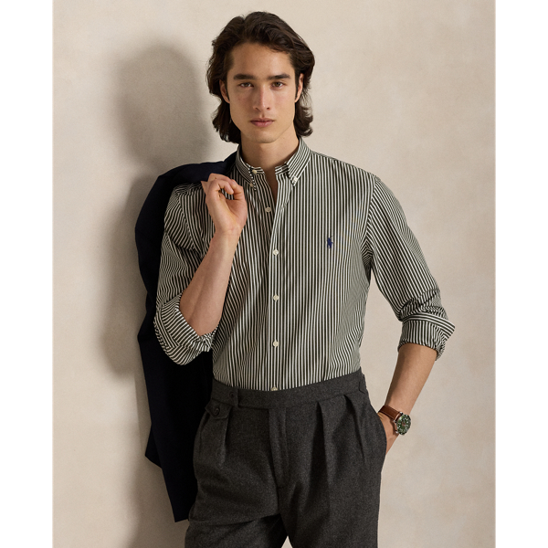 This shirt's poplin combines soft, breathable cotton with extra stretch for added comfort.
