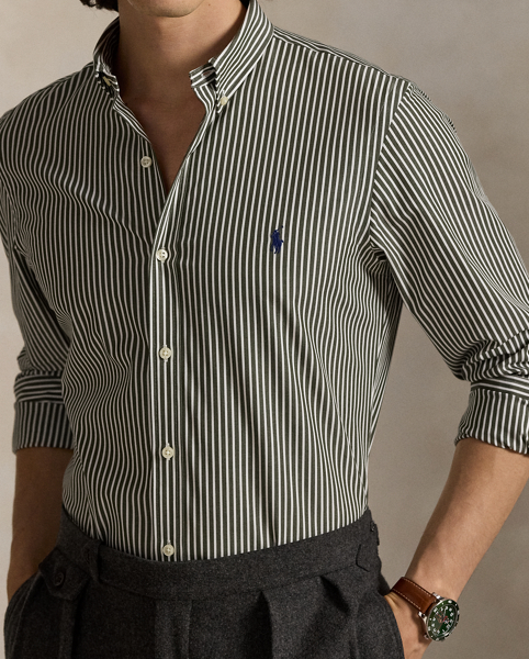 This shirt's poplin combines soft, breathable cotton with extra stretch for added comfort.