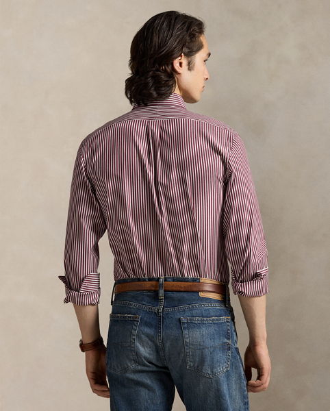This shirt's poplin combines soft, breathable cotton with extra stretch for added comfort.