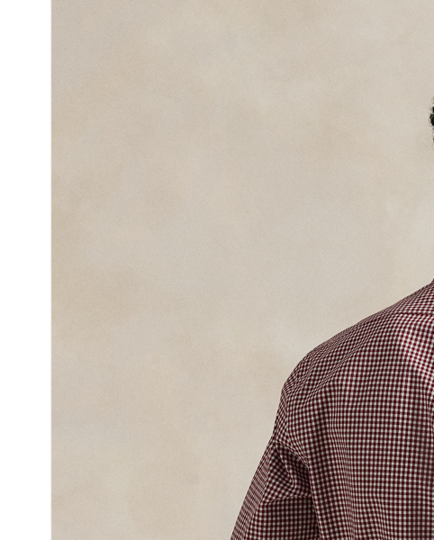 This shirt's poplin combines soft, breathable cotton with extra stretch for added comfort.