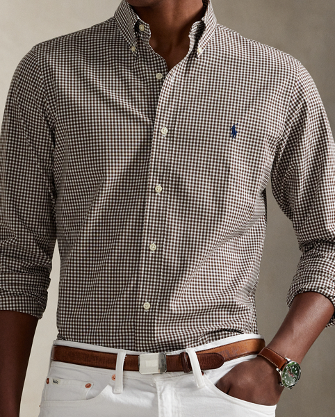 This shirt's poplin combines soft, breathable cotton with extra stretch for added comfort.