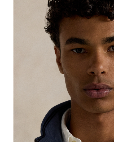 We have re-interpreted our iconic mesh fabric with combed cotton yarn to create this lightweight jumper.