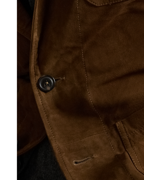 This jacket combines velvety suede with a silhouette inspired by our most lightweight Polo sport coat.