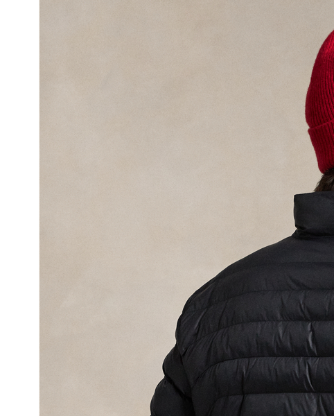 Made from water-repellent fabric, this jacket packs into its own pocket and is developed with an insulating down-alternative fill.