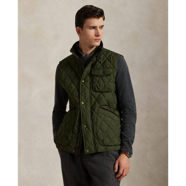 This gilet is crafted from water-repellent fabric and finished with a logo label for a signature Polo touch.
