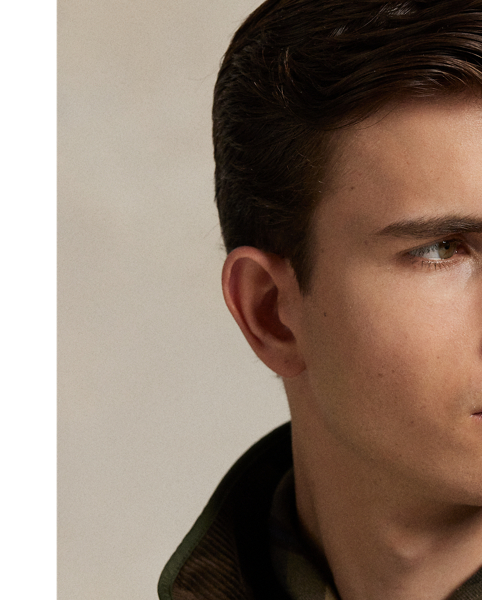 This gilet is crafted from water-repellent fabric and finished with a logo label for a signature Polo touch.