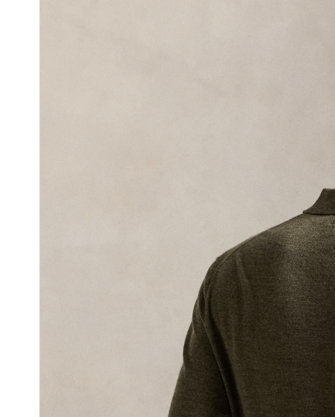 This jumper combines a silhouette inspired by  Ralph Lauren Lauren’s iconic Polo shirt with fine-gauge worsted wool and our signature embroidered Pony.