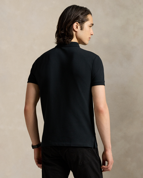 An American style standard since 1972, the Polo shirt has been imitated but never matched. Over the decades, Ralph Lauren Lauren has re-imagined his signature style in a wide array of colours and fits, yet all retain the quality and attention to detail of the iconic original. This version includes a hint of stretch, allowing for unparalleled comfort and ease of movement. It is finished with genuine mother-of-pearl buttons on the placket.