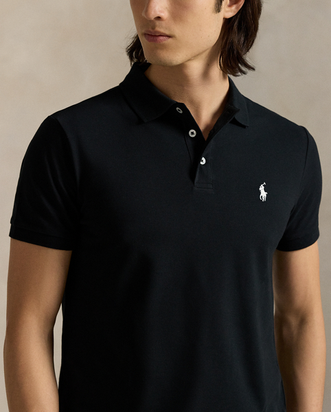 An American style standard since 1972, the Polo shirt has been imitated but never matched. Over the decades, Ralph Lauren Lauren has re-imagined his signature style in a wide array of colours and fits, yet all retain the quality and attention to detail of the iconic original. This version includes a hint of stretch, allowing for unparalleled comfort and ease of movement. It is finished with genuine mother-of-pearl buttons on the placket.