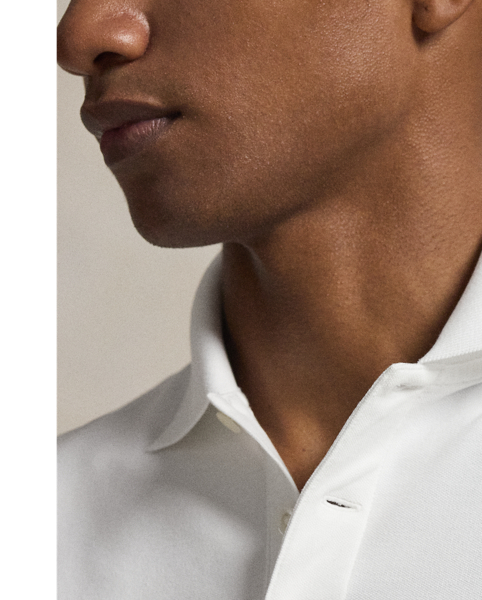 An American style standard since 1972, the Polo shirt has been imitated but never matched. Over the decades,  Ralph Lauren Lauren has re-imagined his signature style in a wide array of colours and fits, yet all retain the quality and attention to detail of the iconic original. This version includes a hint of stretch, allowing for unparalleled comfort and ease of movement. It is finished with genuine mother-of-pearl buttons on the placket.