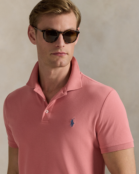 An American style standard since 1972, the Polo shirt has been imitated but never matched. Over the decades, Ralph Lauren Lauren has re-imagined his signature style in a wide array of colours and fits, yet all retain the quality and attention to detail of the iconic original. This version includes a hint of stretch, allowing for unparalleled comfort and ease of movement. It is finished with genuine mother-of-pearl buttons on the placket.