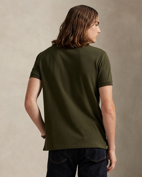 An American style standard since 1972, the Polo shirt has been imitated but never matched. Over the decades, Ralph Lauren Lauren has re-imagined his signature style in a wide array of colours and fits, yet all retain the quality and attention to detail of the iconic original. This version includes a hint of stretch, allowing for unparalleled comfort and ease of movement. It is finished with genuine mother-of-pearl buttons on the placket.