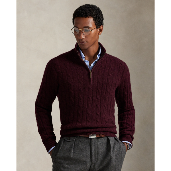 This jumper achieves its luxurious texture with our signature cable-knit motif and thick-gauge cashmere yarn from Italy. It is finished with a suede zip pull on the placket.