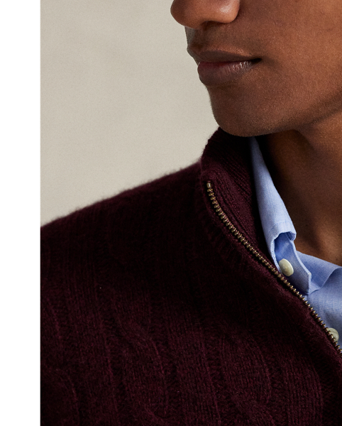 This jumper achieves its luxurious texture with our signature cable-knit motif and thick-gauge cashmere yarn from Italy. It is finished with a suede zip pull on the placket.