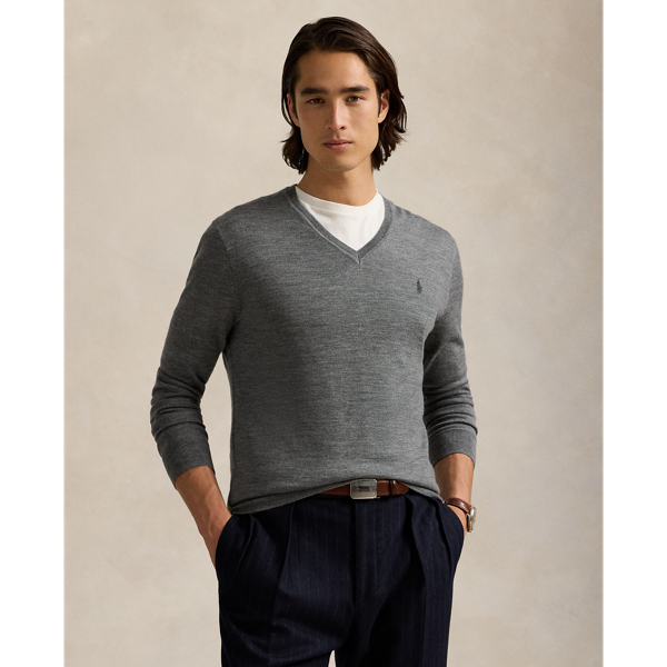Finished with our signature embroidered Pony, this lightweight jumper is finely knit with wool yarn from Italy that is machine washable and worsted for a smooth texture.