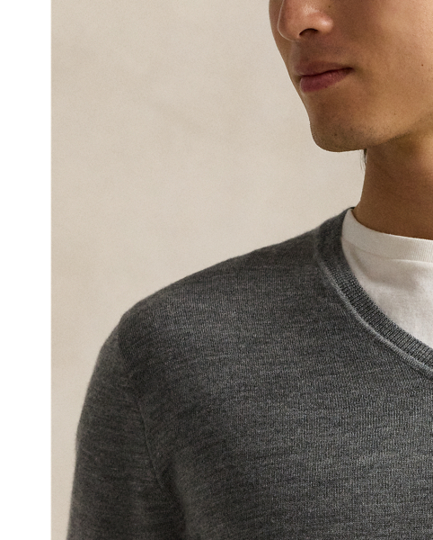 Finished with our signature embroidered Pony, this lightweight jumper is finely knit with wool yarn from Italy that is machine washable and worsted for a smooth texture.