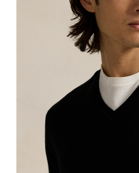 Finished with our signature embroidered Pony, this lightweight jumper is finely knit with wool yarn from Italy that is machine washable and worsted for a smooth texture.