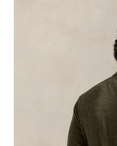 This lightweight jumper’s Italian wool yarn is treated for easy care and worsted for durability as well as a fine, smooth texture.