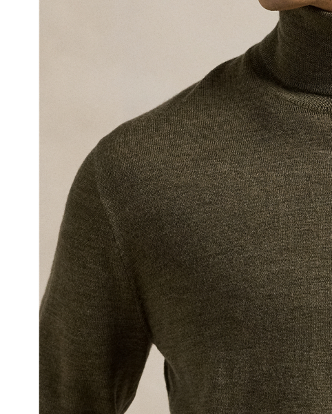This lightweight jumper’s Italian wool yarn is treated for easy care and worsted for durability as well as a fine, smooth texture.