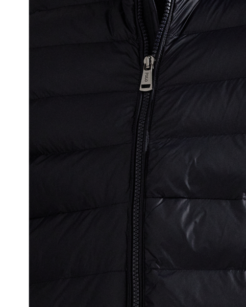 Crafted from water-repellent fabric, this lightweight gilet is insulated with down-alternative fill that's made with recycled polyester. Additionally, it packs into its own pocket for on-the-go convenience.