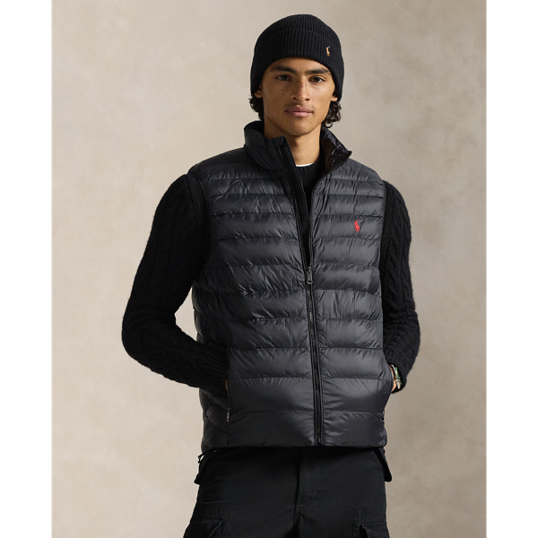 Crafted from water-repellent fabric, this lightweight gilet is insulated with down-alternative fill that's made with recycled polyester. Additionally, it packs into its own pocket for on-the-go convenience.