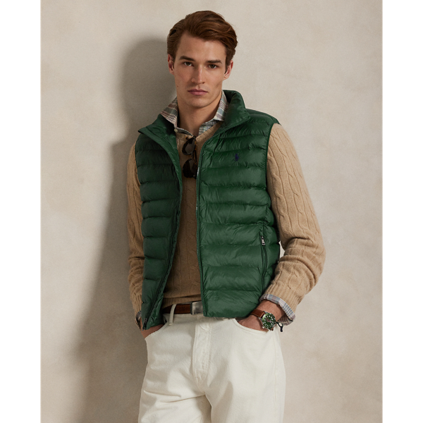 Crafted from water-repellent fabric, this lightweight gilet is insulated with down-alternative fill that's made with recycled polyester. Additionally, it packs into its own pocket for on-the-go convenience.
