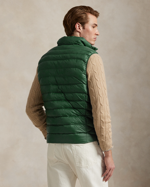 Crafted from water-repellent fabric, this lightweight gilet is insulated with down-alternative fill that's made with recycled polyester. Additionally, it packs into its own pocket for on-the-go convenience.