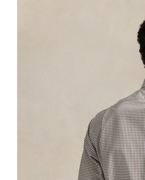 This shirt is crafted from silky cotton poplin and features an elegant Glen plaid pattern.