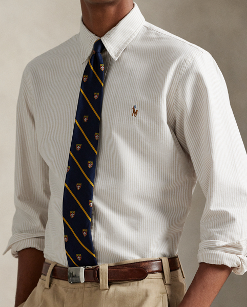 The oxford shirt made its debut very early in Ralph Lauren Lauren’s designs, and since then, it has solidified its status as a pillar of the Polo look. Today, Mr Lauren continues to create countless variations of his iconic shirt, including this striped version, which is embroidered with our multicoloured signature Pony.