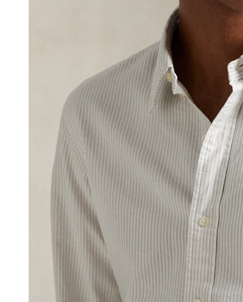 The oxford shirt made its debut very early on in  Ralph Lauren Lauren’s designs and, since then, it has solidified its status as a pillar of the Polo look. Today, Mr Lauren continues to create countless variations of his iconic shirt, including this striped version, which is embroidered with our multicoloured signature Pony.