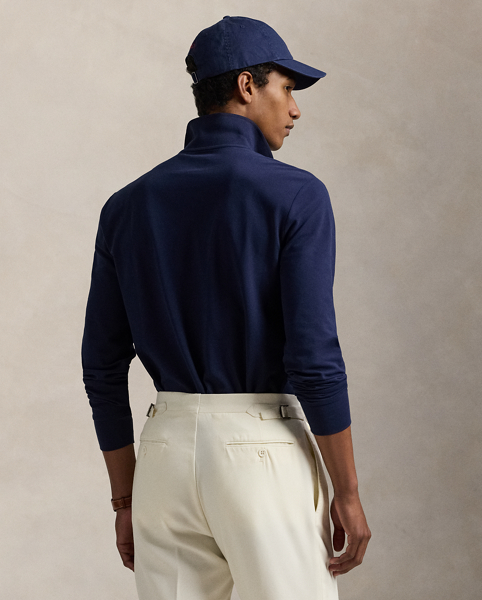 An American style standard since 1972, the Polo shirt has been imitated but never matched. Over the decades, Ralph Lauren Lauren has re-imagined his signature style in a wide array of colours and fits, yet all retain the quality and attention to detail of the iconic original. This version includes a hint of stretch, allowing for unparalleled ease of movement and comfort.