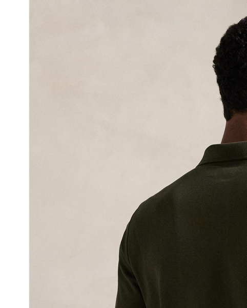 An American style standard since 1972, the Polo shirt has been imitated but never matched. Over the decades,  Ralph Lauren Lauren has re-imagined his signature style in a wide array of colours and fits, yet all retain the quality and attention to detail of the iconic original. This version includes a hint of stretch, allowing for unparalleled ease of movement and comfort.