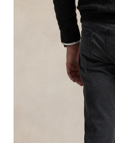 The slim-leg Sullivan features a regular rise and a trim fit through the seat, thigh and knee. This version combines cotton with a hint of stretch for ease of movement. It features our signature embroidered Pony on the back pocket.